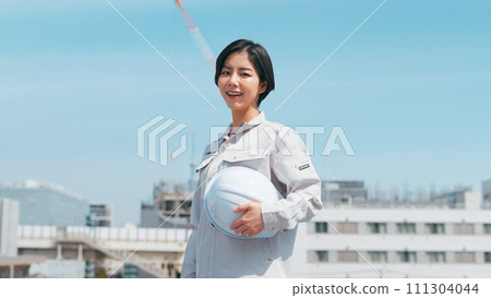 年輕女工地主管 111304044