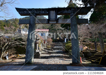Fukuoka Prefecture, Hikosan Shrine, stone torii on the approach 111304684