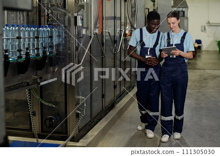 Checking or discussing information Checking or discussing information 111305030