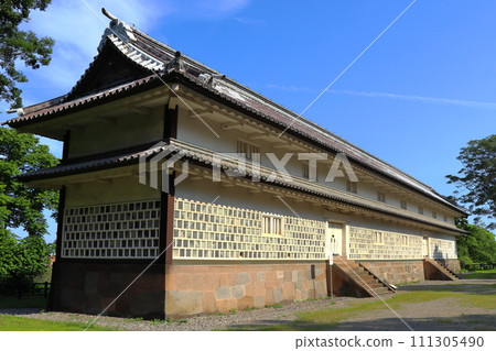 Important Cultural Property Sanjukken Nagaya Nationally Designated Historic Site Kanazawa Castle Park [Ishikawa Prefecture] 111305490