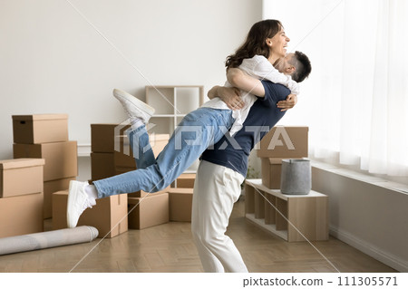 Positive excited couple in love having fun at relocation party 111305571