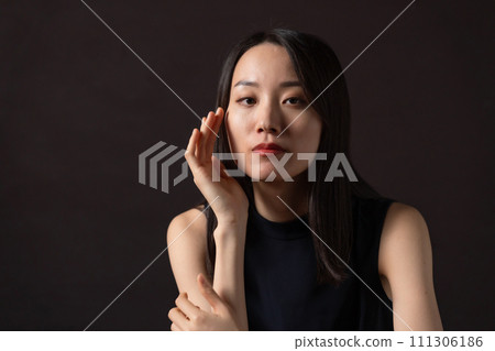 Young woman Asian beauty resting her chin 111306186