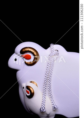 New Year's material: year of the year, zodiac earthen bell, black background 111306280