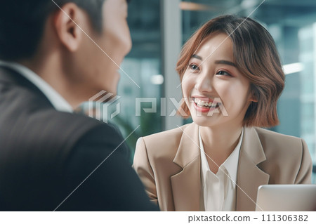 Image of a meeting/meeting/consultation (female) 111306382