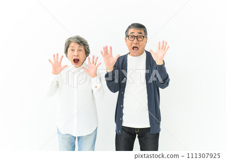 Senior couple surprised surprised Senior couple surprised surprised 111307925