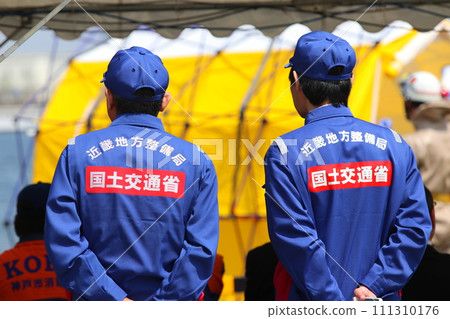 Upper body, back view of Ministry of Land, Infrastructure, Transport and Tourism (Kinki Regional Development Bureau) staff on standby 111310176