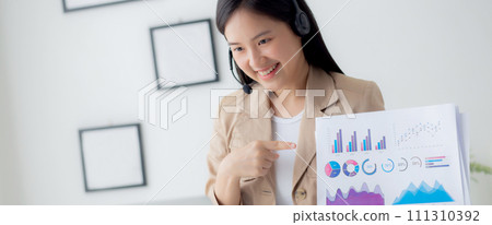Young asian business woman using laptop computer for video conference online. 111310392