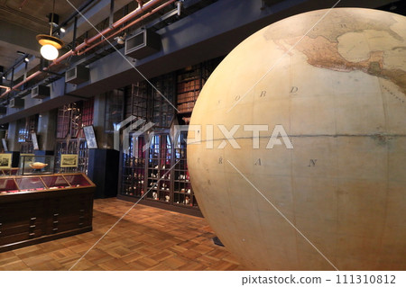 Old globe Old globe on display at the museum Old globe Old globe on display at the museum 111310812