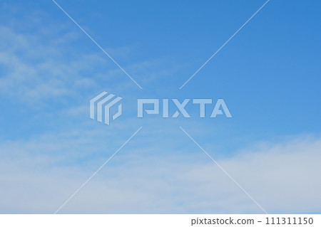 漂浮在藍天上的雲彩 漂浮在藍天上的雲彩 111311150