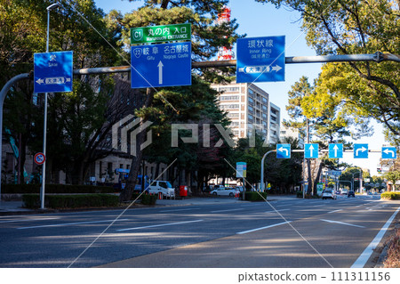 [Key bus lane] Intersection with complicated road signs 111311156
