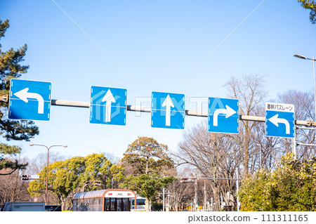 [Key bus lane] Complex road signs 111311165