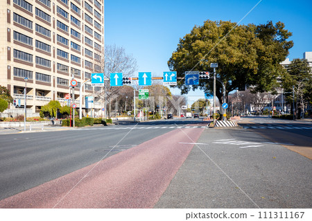 [Key bus lane] Intersection with complicated road signs 111311167