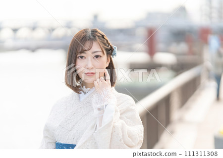 Kimono women 111311308