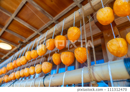 Dried persimmon hanging persimmon Dried persimmon hanging persimmon 111312470