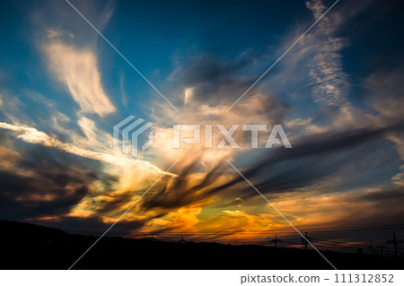 夕陽的天空 夕陽背景 111312852