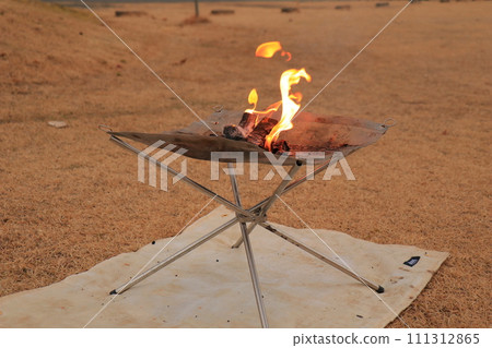 營火是露營最精彩的部分 111312865