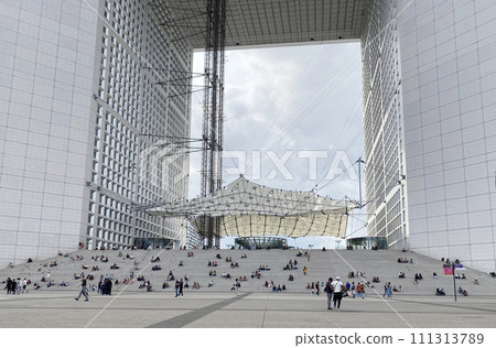 The faces of passersby at the Grande Arche (New Arc de Triomphe), a landmark building in La Défense, a subcenter of Paris, are unrecognizable. 111313789