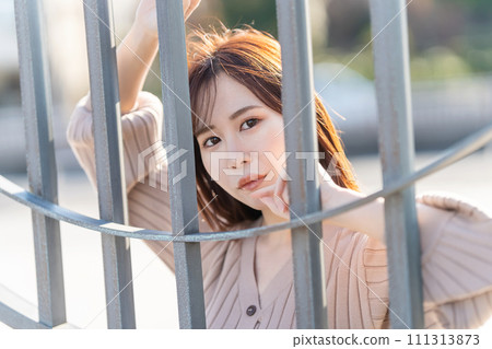 Looking at women 111313873
