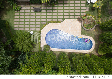 House patio with empty pool 111315196