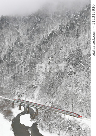 Akita Shinkansen in the snow 111315930