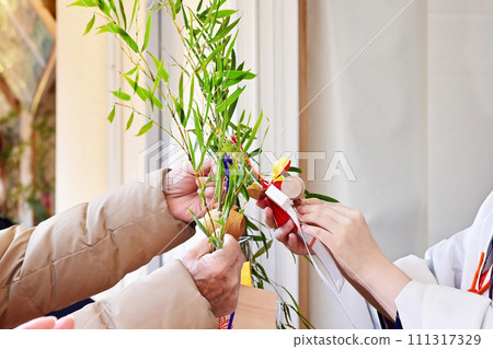 Lucky bamboo grass, Ebessan, Osaka Imamiya Ebisu Shrine, god of business prosperity, Toka Ebisu landscape, divine virtue decoration, image material 111317329