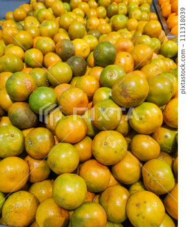 Pile of tangerines 111318039