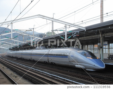 500 series Kodama stopping at Shin-Yamaguchi Station 500 series Kodama stopping at Shin-Yamaguchi Station 111319556