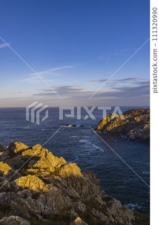 Landscape near Plage des Trepasses, Pointe du Raz, Brittany, France 111320990