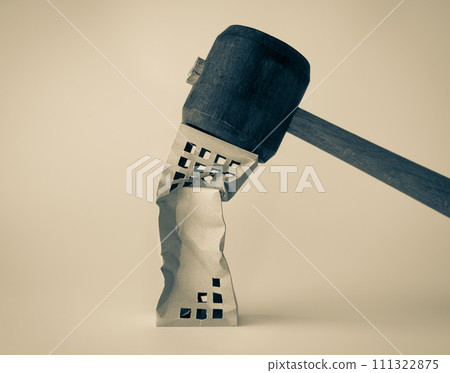 毀壞建築物、房地產、性能不良、老化、錘擊和處置建築物、公寓、拆除、重建 111322875