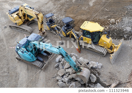 Construction machinery gathered at a river construction site 111323946