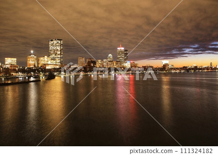 從朗費羅橋看後灣夜景 從朗費羅橋看後灣。 111324182