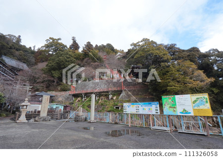 從竹生島碼頭眺望寶嚴寺與唐門 111326058