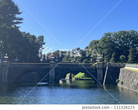 Ni-no-hashi Bridge seen from the Imperial Palace Nijubashi Bridge 111326223