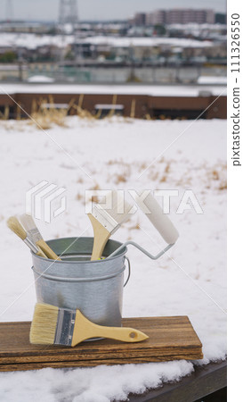 Snowy scenery and painting tools|Winter renovation/painting companies/DIY images Snowy scenery and painting tools|Winter renovation/painting companies/DIY images 111326550
