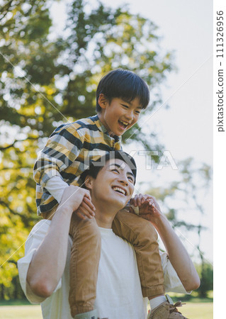 父母和小孩 親子 爸爸 111326956