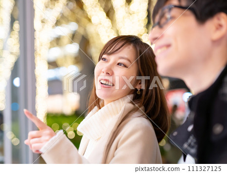 Couple staring at a show window on a date Couple staring at a show window on a date 111327125