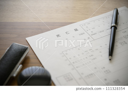 Filling out death notification 111328354