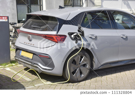 電動汽車充電 111328804