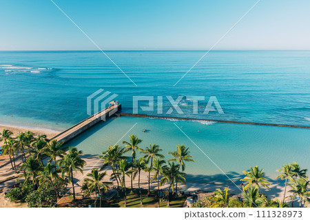 夏威夷的藍天和威基基海灘 111328973