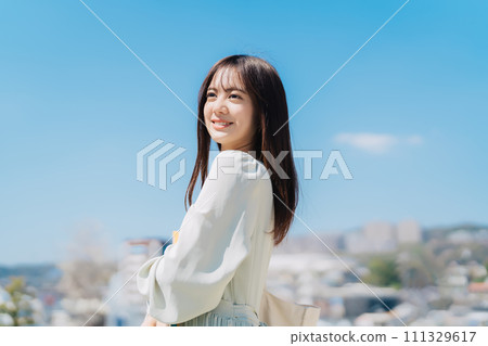 藍天和女大學生 111329617