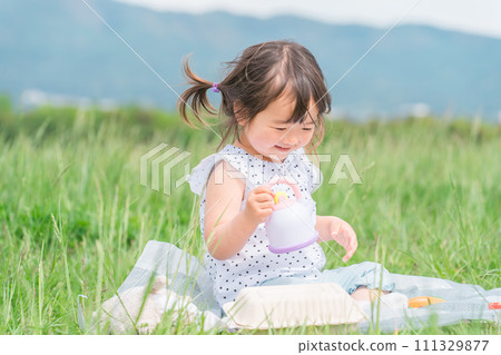 Children/girls/girls playing house with toys Children/girls/girls playing house with toys 111329877