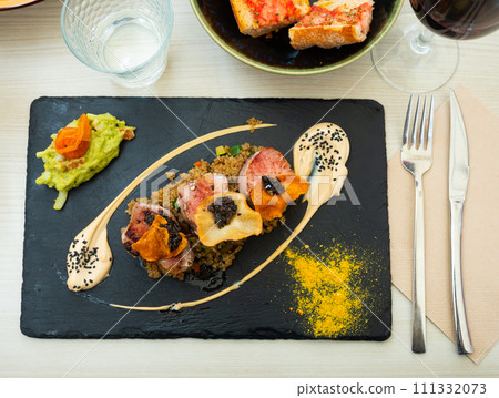 Atun con quinoa Atun con quinoa 111332073