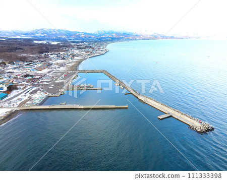 拍攝北海道森町掛馬漁港冬季的雪景 拍攝北海道森町掛馬漁港冬季的雪景 111333398