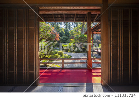 Autumn Kyoto, Manshu-in, Karesansui garden seen from Shoin Autumn Kyoto, Manshu-in, Karesansui garden seen from Shoin 111333724