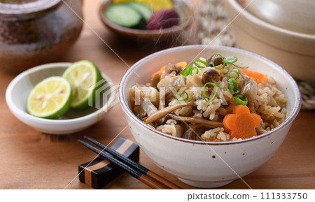 蘑菇飯煮熟 111333750