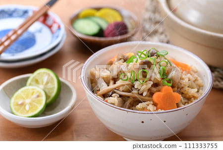蘑菇飯煮熟 111333755