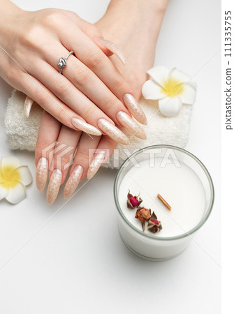 Hand of a young woman with white pearl  manicure 111335755