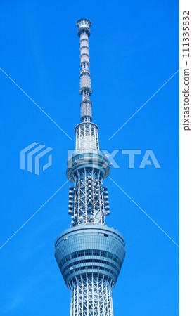 東京天空樹和藍天風景 111335832