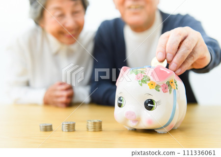 存錢筒年長夫婦 111336061