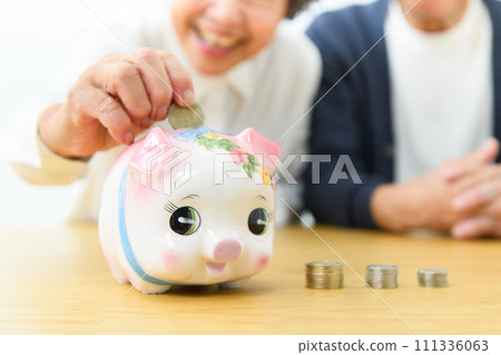 存錢筒年長夫婦 111336063